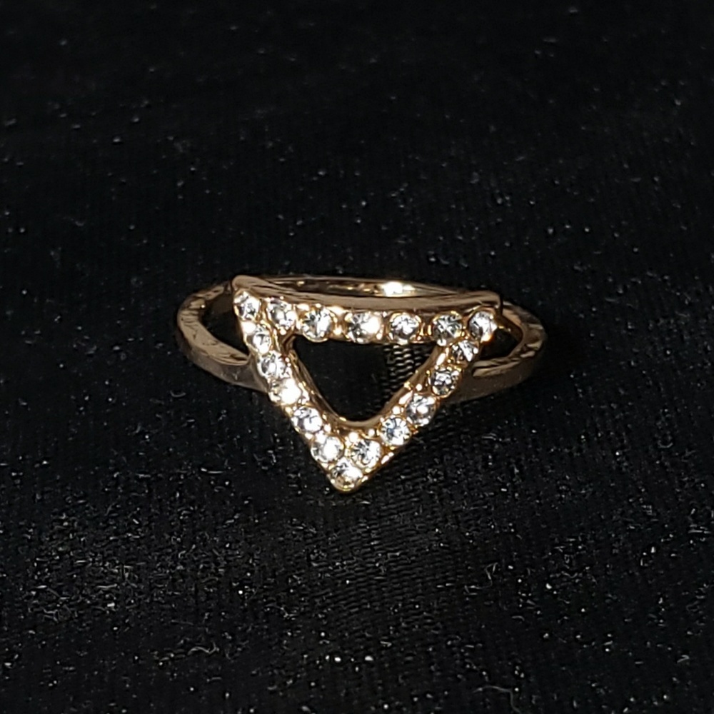 TRILLION gold diamond ring